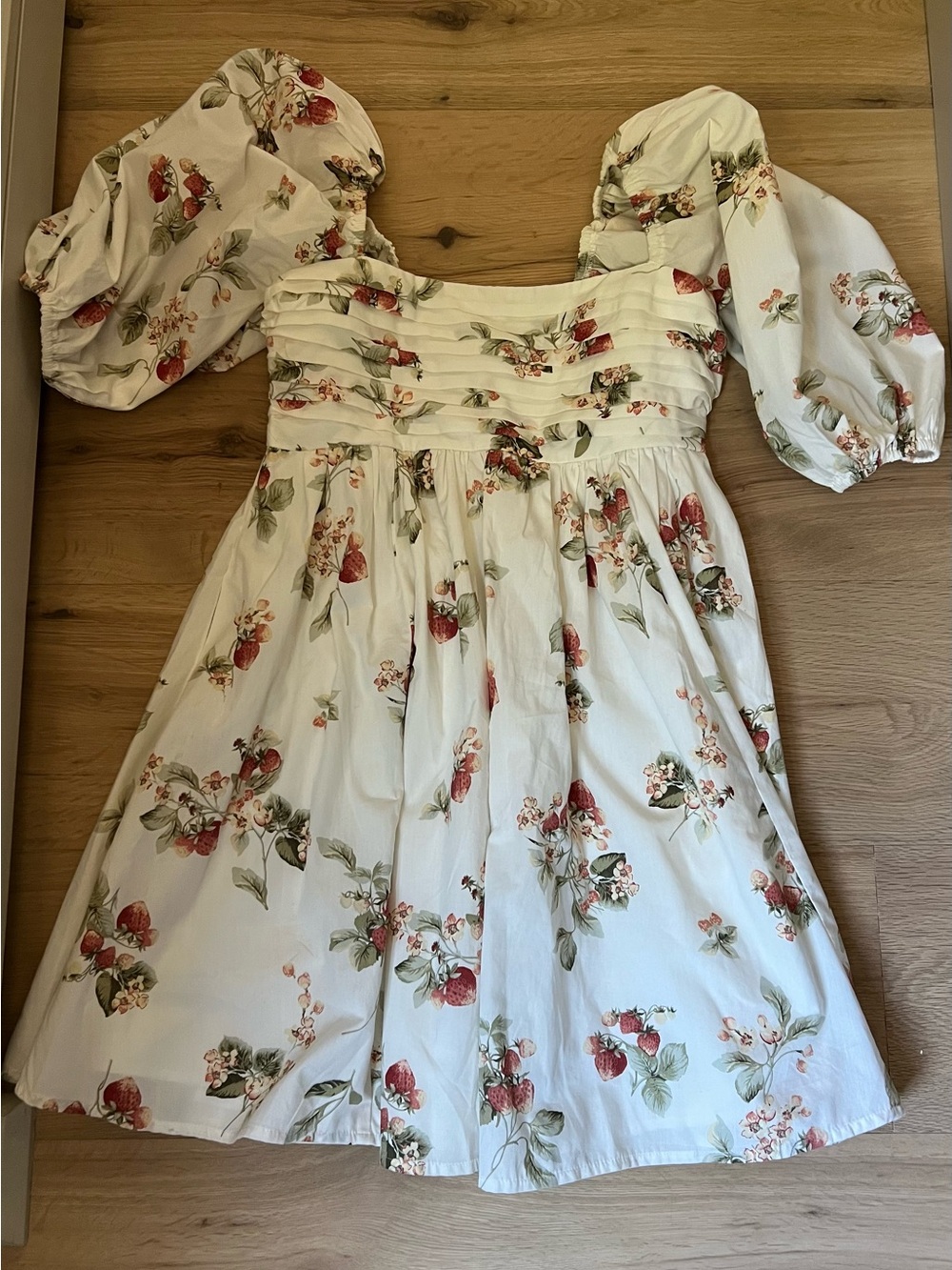 Abercrombie & Fitch Strawberry Puff-Sleeve Dress